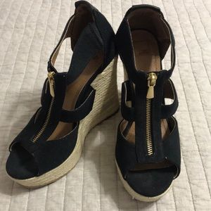 14th and Union Black Wedges